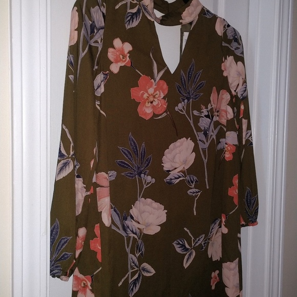 Dress - Picture 3 of 3